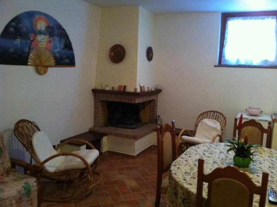 Ospitaci Appartamenti Di Campagna Le Rancole Valtopina Exterior photo